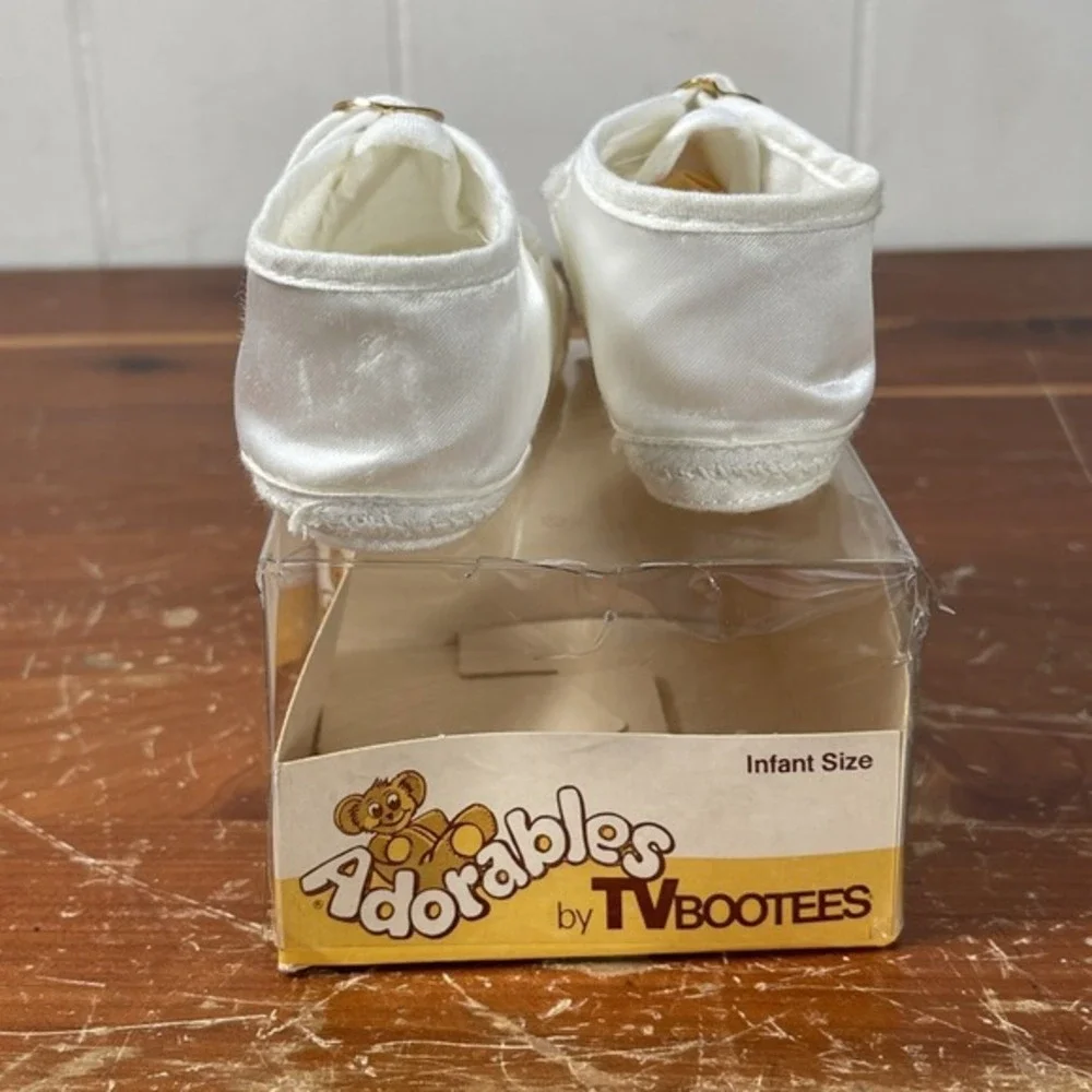 Vintage Gold Bug Adorables TV Bootees White Satin Infant Baby Shoes NIB‎